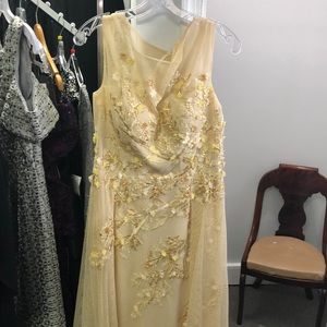 Daymor Yellow formal gown size 10
